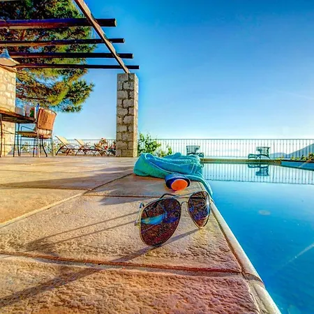 Sleeps 4 Pool Air Con Wifi Villa *