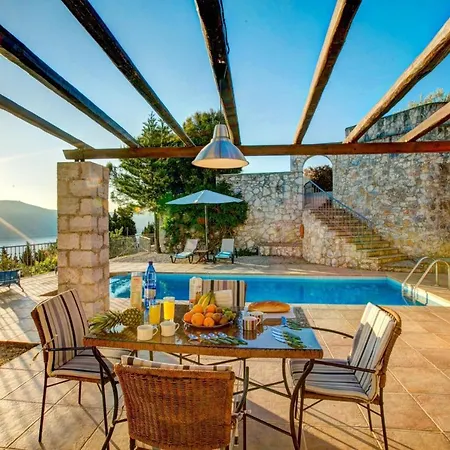 Villa Sleeps 4 Pool Air Con Wifi *