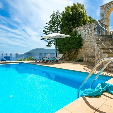 Sleeps 4 Pool Air Con Wifi
