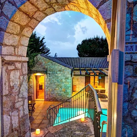Sleeps 4 Pool Air Con Wifi Villa