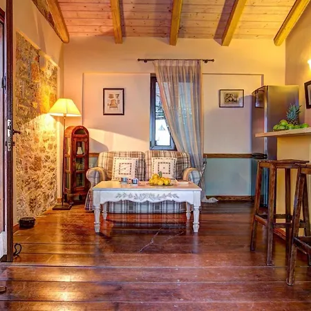 Sleeps 4 Pool Air Con Wifi Kacaráta