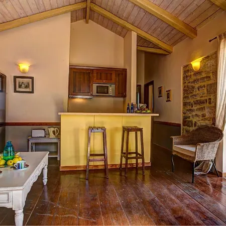 Sleeps 4 Pool Air Con Wifi Kacaráta