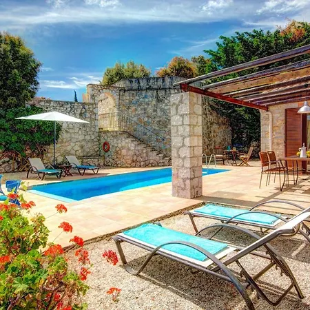 Sleeps 4 Pool Air Con Wifi * Kacaráta