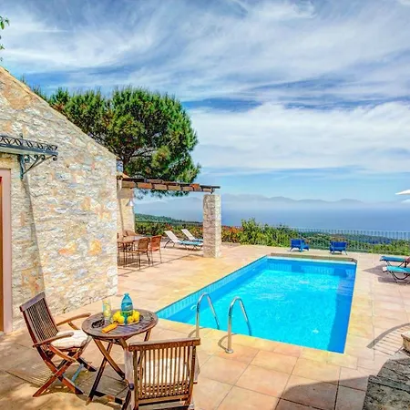 Sleeps 4 Pool Air Con Wifi *