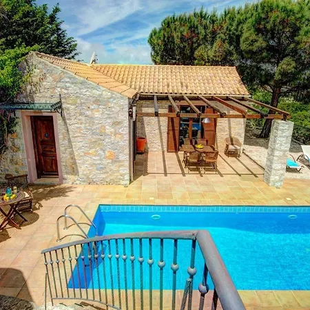 Sleeps 4 Pool Air Con Wifi *