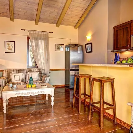 Sleeps 4 Pool Air Con Wifi Kacaráta